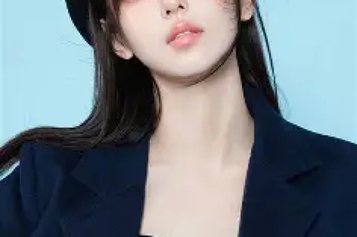 25岁男子猥亵20余名独行女性获刑8个月；“自己在淋雨却为小动物遮风挡雨”外卖小哥大雨中救断腿小狗感动无数网友｜三工晨报